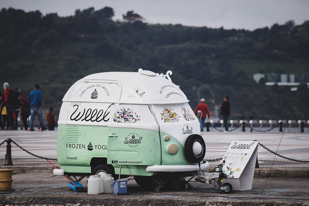 How to Make Your Vehicle Stand Out at a Food Truck Festival